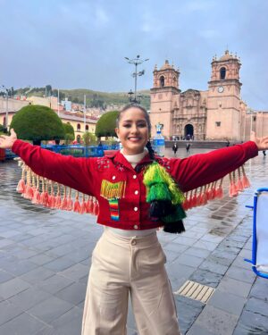 Mayella Lloclla Instagram - Hermosas postales en Puno en el gran hotel @ghl_lagotiticaca 

Mis outfits @cora.hechoamano 
Mi maquillaje y peinado @juliocesarneyra1 

#puno #lagotiticaca #viaje #Perú