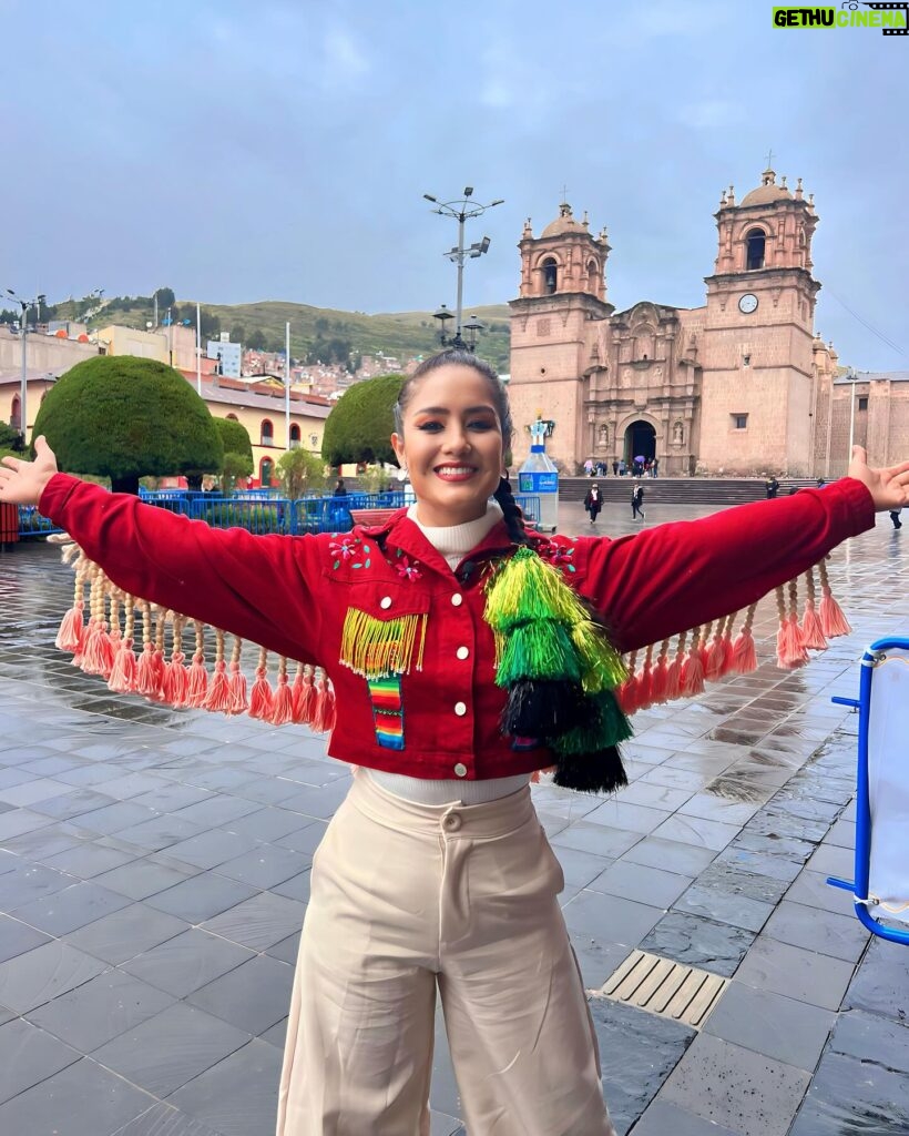 Mayella Lloclla Instagram - Hermosas postales en Puno en el gran hotel @ghl_lagotiticaca Mis outfits @cora.hechoamano Mi maquillaje y peinado @juliocesarneyra1 #puno #lagotiticaca #viaje #Perú