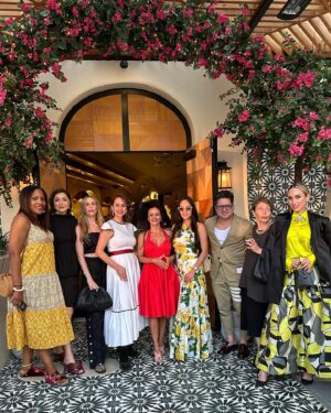Mayra Farret Instagram - Fashion Group International Global Leaders Meetings.

Blouse @robertgrahamnyc 
Skirt @stellanolasco 
Shoes @dior 
Bag @maisonalaia 
Jacket @aliceandolivia