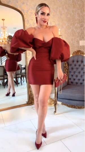 Mayra Farret Instagram - I am obsessed with this red dress from @alievalabel, which can be styled in two ways! 
What's your favorite way to style it? 

#alieva #alievalabel