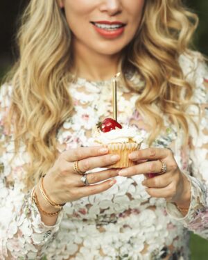 Mayra Farret Instagram - Cheers to another year of chasing dreams and achieving goals! Happy birthday to the determined and stoppable force within me 🎂🥳🎈

Dress @stellanolasco 
Camera and set design @elizabethgrecoportraits