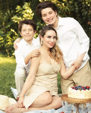 Mayra Farret Instagram - And she loved two little boys very much, even more than she loved herself. 

Happy Mother's Day 💕

📷 @elizabethgrecoportraits