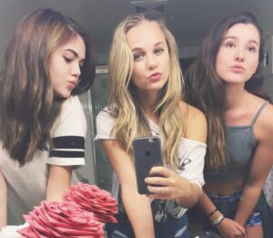 McKaley Miller Instagram - mirror selfies & kissy faces are still cool... don't let anyone tell you otherwise.