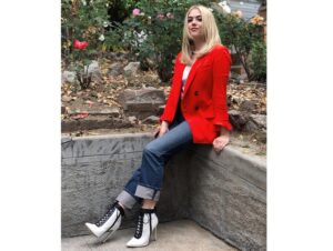 McKaley Miller Instagram - I looooooove these humans !!!!!!!!!! making me look fab for press day 1!!!♥️❤️♥️❤️ #MAmovie MAY 31st!!!! 😬😬😬💖😎😈🕺🏻😏♥️❤️