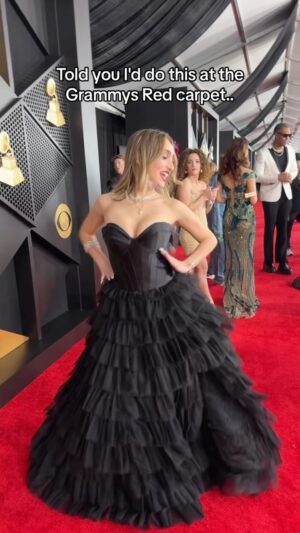 McKenzi Brooke Instagram - As promised and delivered! 😁🔥 #grammys #dance #beyonce #putaringonit #redcarpet #blackdress