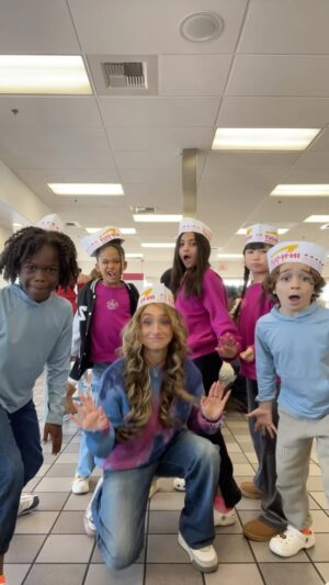 McKenzi Brooke Instagram - FIREBALL!!🔥🔥🔥 #dance #pitbull #mrworldwide #fireball #siblings #siblinggoals @a2z.squad @innout