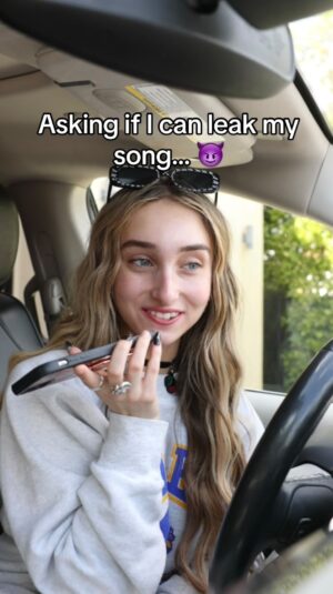 McKenzi Brooke Instagram - LEAKING MY SINGLE!!!😵🔥 Should i release this?! PRESAVE RN!! #orginal #singer #fu #forgetu