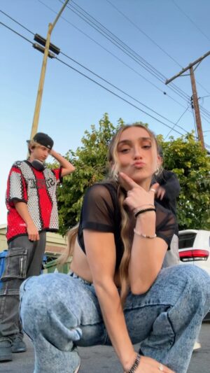 McKenzi Brooke Instagram - Descendants 4??!😈🔥 #dance #descendants #uma #whatsmyname #hiphop #trio