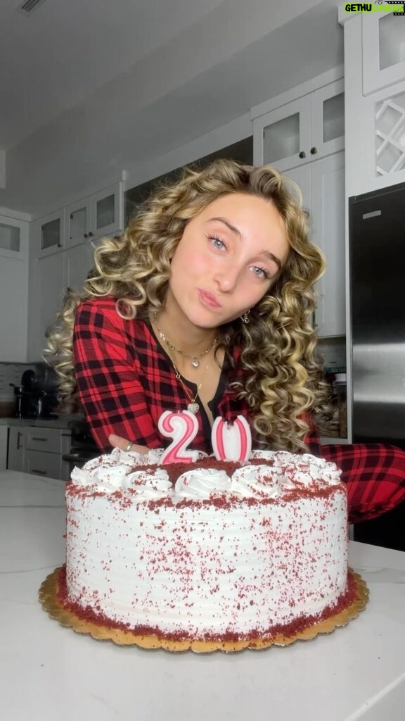 McKenzi Brooke Instagram - can’t believe im 20! 🥹🎂 #birthday #20