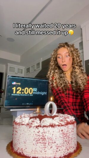 McKenzi Brooke Instagram - Just act like it didn’t mess up😭😭 #birthday #20 #taylorswift