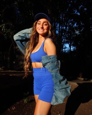 McKenzi Brooke Instagram - 6 MORE DAYS TILL MY BIRTHDAY!! 🎂😆😆❤️ #december27 #20 #capricorn