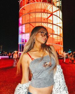 McKenzi Brooke Instagram - Who knew coming to StageCoach I’d meet my childhood CRUSHHH😍 (Swipe to the last photo) If you were KC undercover fan you better SWIPE!!