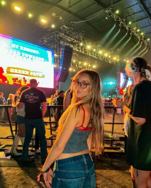 McKenzi Brooke Instagram - Who knew coming to StageCoach I’d meet my childhood CRUSHHH😍 (Swipe to the last photo) If you were KC undercover fan you better SWIPE!!