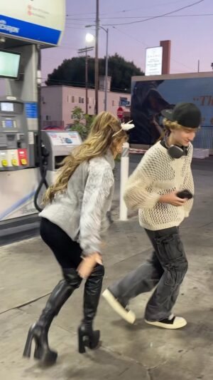 McKenzi Brooke Instagram - Trolling random people at the gas station.. lmaoo 😂😂😉😳
