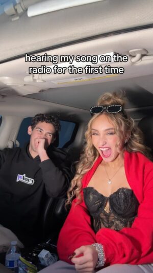 McKenzi Brooke Instagram - i cant believe this is real life😭🥹❤️ you guys did this! ilysm! Tune in 7pmEST @tiktokradio_siriusxm @siriusxm