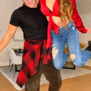 McKenzi Brooke Instagram - A little holiday cheer 🎄 🥳