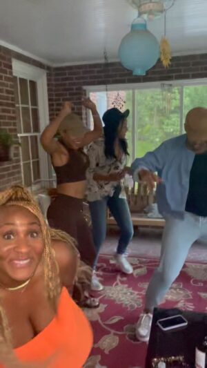 Meagan Tandy Instagram - This truly is my definition of fun and where I feel the most free. Not apologizing for it.  Wobble it up baby 💃🏽 ✨ Shout out to my fellow dancers: @b_wellington @thedevinway @kjsmithofficial @salstowers @mignon_fof