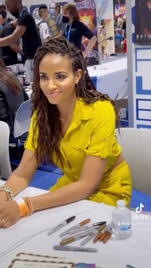 Meagan Tandy Instagram - Felt like a dream sequence 💫 
#comicon