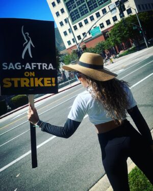 Meagan Tandy Instagram - We out here 🪧 💪🏽
•
#sagaftra #unionstrong #sagaftrastrong #sagaftrastrike