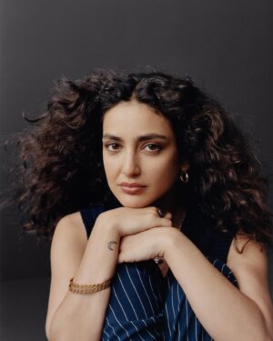 Medalion Rahimi Instagram - she’s an actress ! @gap fall ‘23 #foreveroriginal