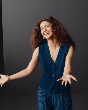 Medalion Rahimi Instagram - she’s an actress ! @gap fall ‘23 #foreveroriginal