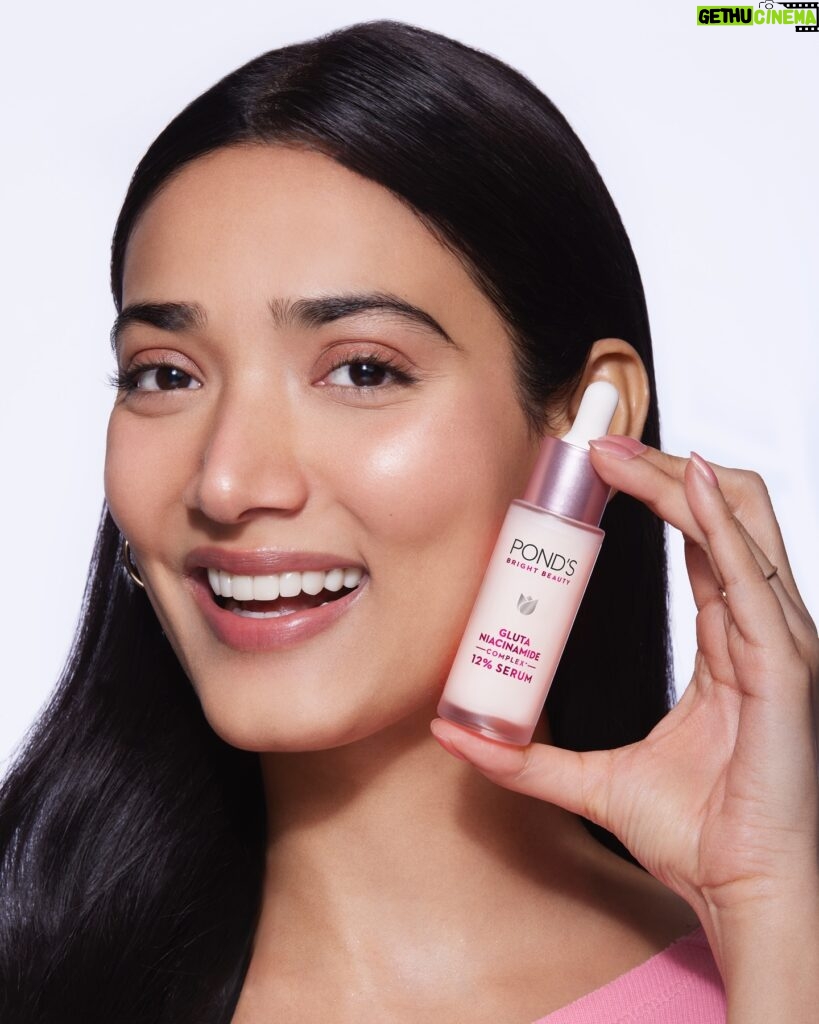 Medha Shankar Instagram - Yes, I’m clearly obsessed! ✨ The @pondsindia #AntiPigmentationSerum really does leave you with that flawless radiance! It helps reduce #pigmentation while repairing skin. You’ve got to try it to believe it! #Ad