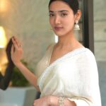 Medha Shankar Instagram - 🤍 Wearing - @sawangandhiofficial Styled by - @malvikabajaj Team @sanjamkaur92 @___haywire Jewellery by @the_jewel_gallery