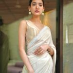 Medha Shankar Instagram - 🤍 Wearing - @sawangandhiofficial Styled by - @malvikabajaj Team @sanjamkaur92 @___haywire Jewellery by @the_jewel_gallery