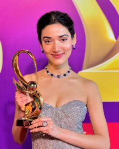 Medha Shankar Instagram - ‘Best Debut Female’ award for ‘12th Fail’! Ah what a special feeling this is. This had been a dream since I was a little girl, so Thank you @zeecineawards for the honour and recognition, truly means a lot. Biggest thankyou to our director, Vidhu Sir for believing in me, giving me this magical film and guiding me every step of the way. My audiences, my fans aap logo ko boht boht shukriya, mujhe aka ‘Shraddha Joshi’ ko itna sara pyar dene ke liye! Aapka pyar mere liye sabse keemti hai. And on top of that, this award feels like a real pat on the back🙏🏼 This one’s dedicated to my first and biggest fan, my Maa. I hope you’re watching and I hope I’ve made you proud🌟🙏🏼💫♥️ Concluding this with my favourite line from 12th Fail, “Haara wahi jo lada nahi”. Toh ladte rahiye ek din zaroor jeetenge💫 @vidhuvinodchoprafilms