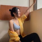 Medha Shankar Instagram - I sit by myself talking to the Sunnnnn🌞🎼 📸 @thebodhijournal_ . . . . . . . . #sunnydaysupply #explorepage
