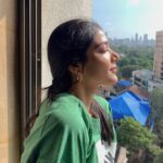 Medha Shankar Instagram - 🦖 . . . . . #windowseat #sunnydays