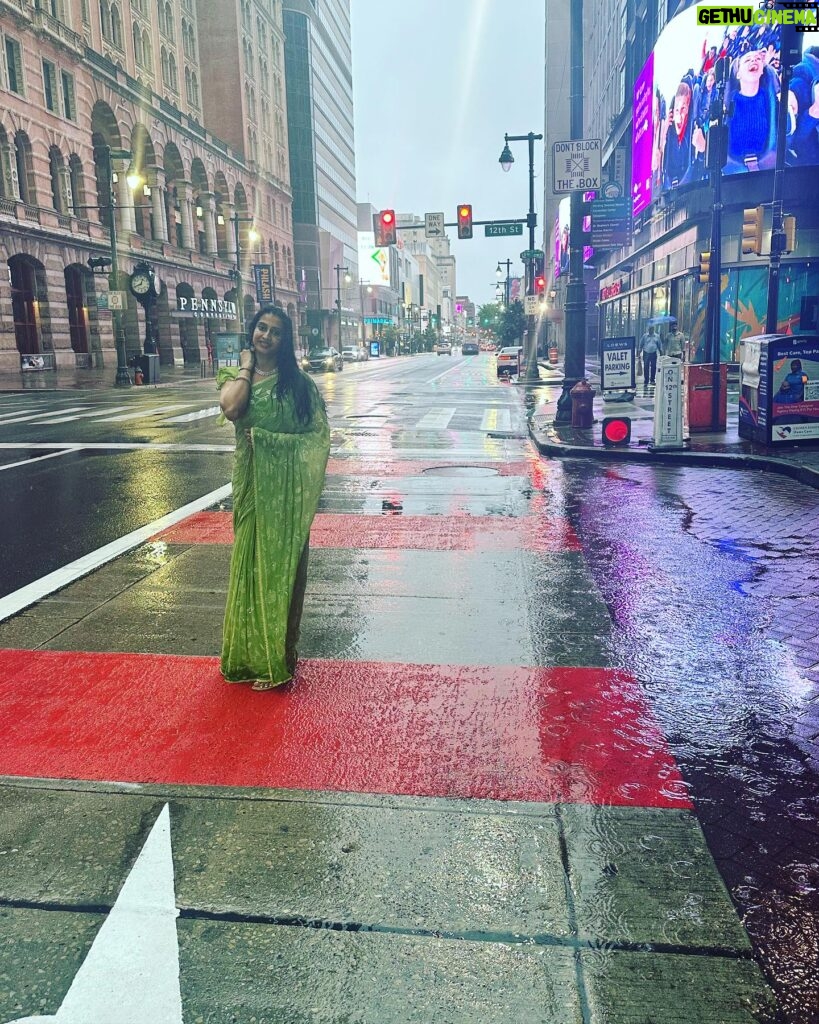 Meena Vasu Instagram - ❤️ #rain #phildelphia #usa🇺🇸 #roads