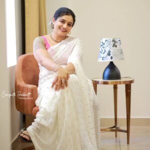 Meera Vasudevan Instagram - ♥️@officialmeeravasudevan ♥️

Mua - @unnimaya_the_artist 
 - @unnimaaya_das 

Costume courtesy - @rozaliya_boutique 

Snap - @sangeethpookkattphotography.in