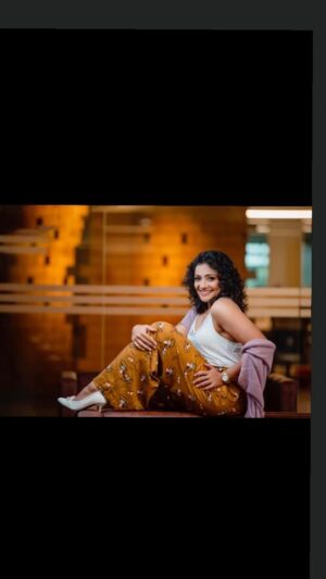 Meera Vasudevan Instagram - @officialmeeravasudevan Photoshoot #healthandfitness special for @grihalakshmi_ by @sumeshmohanphotography 

#meeravasudevan #meeravasudev #supriyavinodformeeravasudevan #actormeeravasudevan #actressmeeravasudevan #health #fitness #grihalakshmi #grihalakshmimagazine #aarogyam #woman #grace