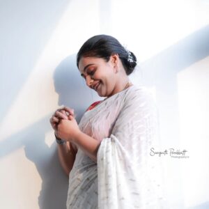 Meera Vasudevan Instagram - ♥️@officialmeeravasudevan ♥️

Mua - @unnimaya_the_artist 
 - @unnimaaya_das 

Costume courtesy - @rozaliya_boutique 

Snap - @sangeethpookkattphotography.in