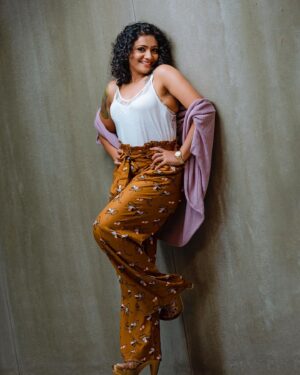 Meera Vasudevan Instagram - I love this pic and have been waiting to showcase it here! That physique is the effort of 4 years of planned working out and excellent nutrition! My greatest motivation on that fitness journey was and always is - my son! 
This special feature is part of #health #specialissue of @grihalakshmi_ ‘s #aarogyam 

These pics are a dedication to and a celebration of every woman out there who puts her heart and soul into every moment of her life ❤️

#woman #fitness #meeravasudevan #actressmeeravasudevan #actormeeravasudevan #sumeshmohanphotography #grihalakshmi #aarogyam #beauty #spirituality #hardwork #hardestworkerintheroom