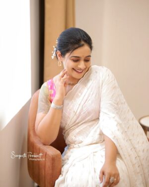 Meera Vasudevan Instagram - ♥️♥️♥️@officialmeeravasudevan♥️♥️♥️

Makeup @unnimaya_the_artist
  @unnimaaya_das

Costume courtesy @rozaliya_boutique

Snap @sangeethpookkattphotography.in

#actressmeeravasudevan #awardfunction
#calicut#calicutbeach