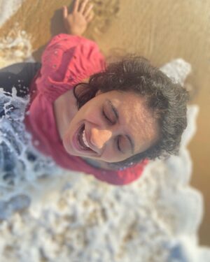 Meera Vasudevan Instagram - A splash of salt and sea… ! 
Do you love the fresh salty breeze on your face and the joy of unpredictable waves throwing you around? 
I think, Life’s a little like that -with its joys and sorrows- and all the deep feeling , living and loving that come with it… 
You have to feel life to actually live it, rather than just run through it!! 
#saltandsea #sea #waves #fresh #meeravasudevan #actormeeravasudevan #actressmeeravasudevan #meeravasudev #adayatthebeach #blessed #grateful #happy