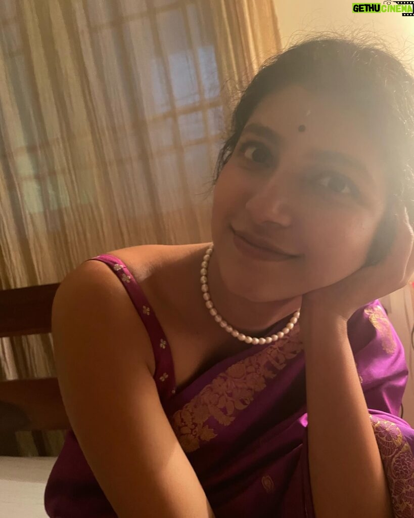 Meetha Raghunath Instagram - It was wear your grandmother’s saree to work day 💜 Ft. @purvaraghunath ‘s favourite song that I have now appropriated as my own new favourite song :p