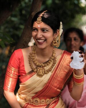 Meetha Raghunath Instagram - Having a traditional Badaga wedding is something I did not anticipate. Falling in love wasn’t something I anticipated either, but I did. So the Badaga wedding that followed was just a beautiful celebration of that. A “Madhil” is an arc like structure which is a sacred space in every traditional Badaga household. Though we didn’t get married in a hatti (a Badaga village) we wanted to do something that felt quite close to our culture for the wedding. Being the artistic geniuses of the house, my mom came up with the idea of the Madhil and the decor surrounding it and my sister designed the whole thing. They worked out everything from the colour palettes to just how it should look. So much of the wedding was an art project of sorts for all of us, but more about that later. Finding love is divine timing, but the ability to recognise love when it presents itself before you, and having the courage to embrace it is one of the qualities I’m most grateful to the universe for blessing me with. Long story short, I fell in love and got to have a beautiful wedding, it being a traditional Badaga wedding was just a fun added bonus.

Thank you @dhanusiyaviswanathan from @dreamday_designers for helping us execute our idea in the most efficient and passionately dedicated way as possible. 

@vasanthphotography @weddingsbyvasanth 

🌻