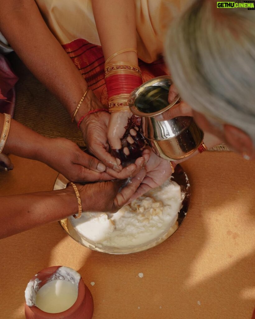 Meetha Raghunath Instagram - Having a traditional Badaga wedding is something I did not anticipate. Falling in love wasn’t something I anticipated either, but I did. So the Badaga wedding that followed was just a beautiful celebration of that. A “Madhil” is an arc like structure which is a sacred space in every traditional Badaga household. Though we didn’t get married in a hatti (a Badaga village) we wanted to do something that felt quite close to our culture for the wedding. Being the artistic geniuses of the house, my mom came up with the idea of the Madhil and the decor surrounding it and my sister designed the whole thing. They worked out everything from the colour palettes to just how it should look. So much of the wedding was an art project of sorts for all of us, but more about that later. Finding love is divine timing, but the ability to recognise love when it presents itself before you, and having the courage to embrace it is one of the qualities I’m most grateful to the universe for blessing me with. Long story short, I fell in love and got to have a beautiful wedding, it being a traditional Badaga wedding was just a fun added bonus. Thank you @dhanusiyaviswanathan from @dreamday_designers for helping us execute our idea in the most efficient and passionately dedicated way as possible. @vasanthphotography @weddingsbyvasanth 🌻