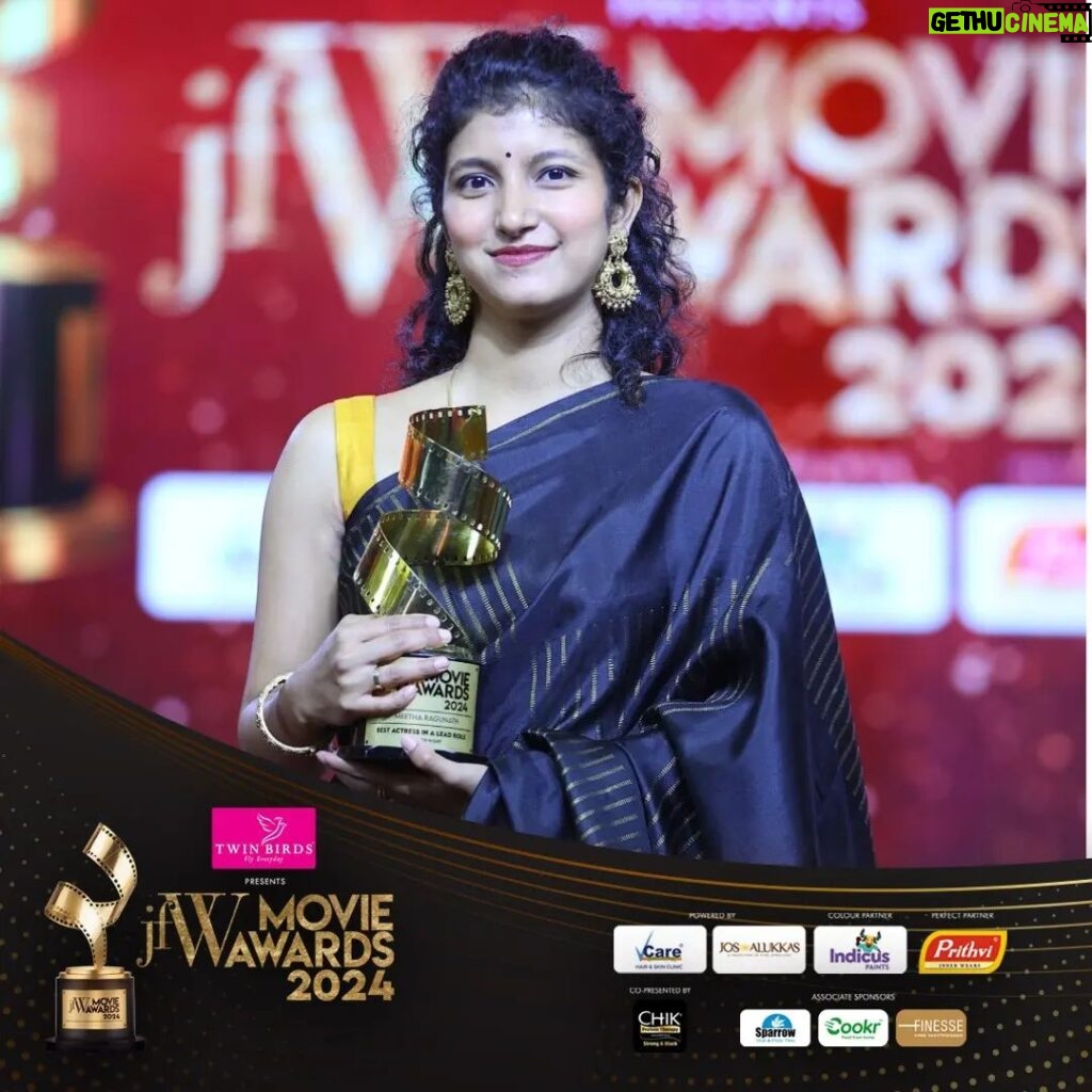 Meetha Raghunath Instagram - Meetha Raghunath in a black silk saree, paired with a bright yellow blouse was the epitome of simplicity and grace. She looked radiant and elegant, charming everyone with her colossal smile at the JFW Movie Awards 2024. Title sponsor- @twinbirdsonline Powered by - @vcare.clinics @josalukkas Perfect partner- @prithviindia Colour partner - @indicus.in Co-presented by - @chik_india Associate sponsors - @sparrow.tiles @cookr.india @finessemattressofficial #jfw #jfwmovieawards2024 #jfwawards #jfwmovieawards #jfwawards2024 #meetharaghunath #goodnight #tamilactress #tamilcinema