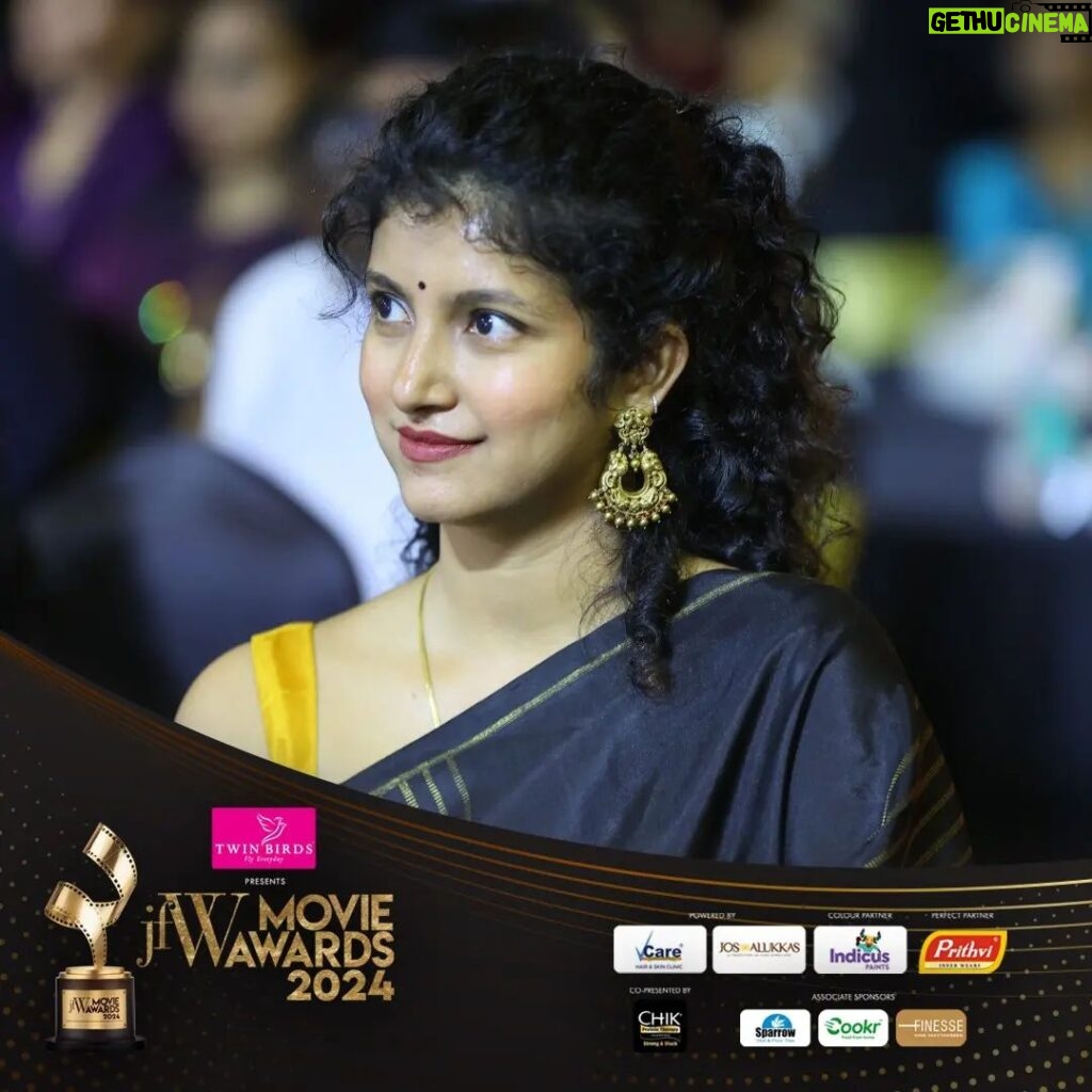 Meetha Raghunath Instagram - Meetha Raghunath in a black silk saree, paired with a bright yellow blouse was the epitome of simplicity and grace. She looked radiant and elegant, charming everyone with her colossal smile at the JFW Movie Awards 2024. Title sponsor- @twinbirdsonline Powered by - @vcare.clinics @josalukkas Perfect partner- @prithviindia Colour partner - @indicus.in Co-presented by - @chik_india Associate sponsors - @sparrow.tiles @cookr.india @finessemattressofficial #jfw #jfwmovieawards2024 #jfwawards #jfwmovieawards #jfwawards2024 #meetharaghunath #goodnight #tamilactress #tamilcinema