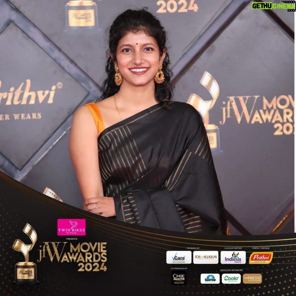 Meetha Raghunath Instagram - Meetha Raghunath in a black silk saree, paired with a bright yellow blouse was the epitome of simplicity and grace. She looked radiant and elegant, charming everyone with her colossal smile at the JFW Movie Awards 2024. Title sponsor- @twinbirdsonline Powered by - @vcare.clinics @josalukkas Perfect partner- @prithviindia Colour partner - @indicus.in Co-presented by - @chik_india Associate sponsors - @sparrow.tiles @cookr.india @finessemattressofficial #jfw #jfwmovieawards2024 #jfwawards #jfwmovieawards #jfwawards2024 #meetharaghunath #goodnight #tamilactress #tamilcinema
