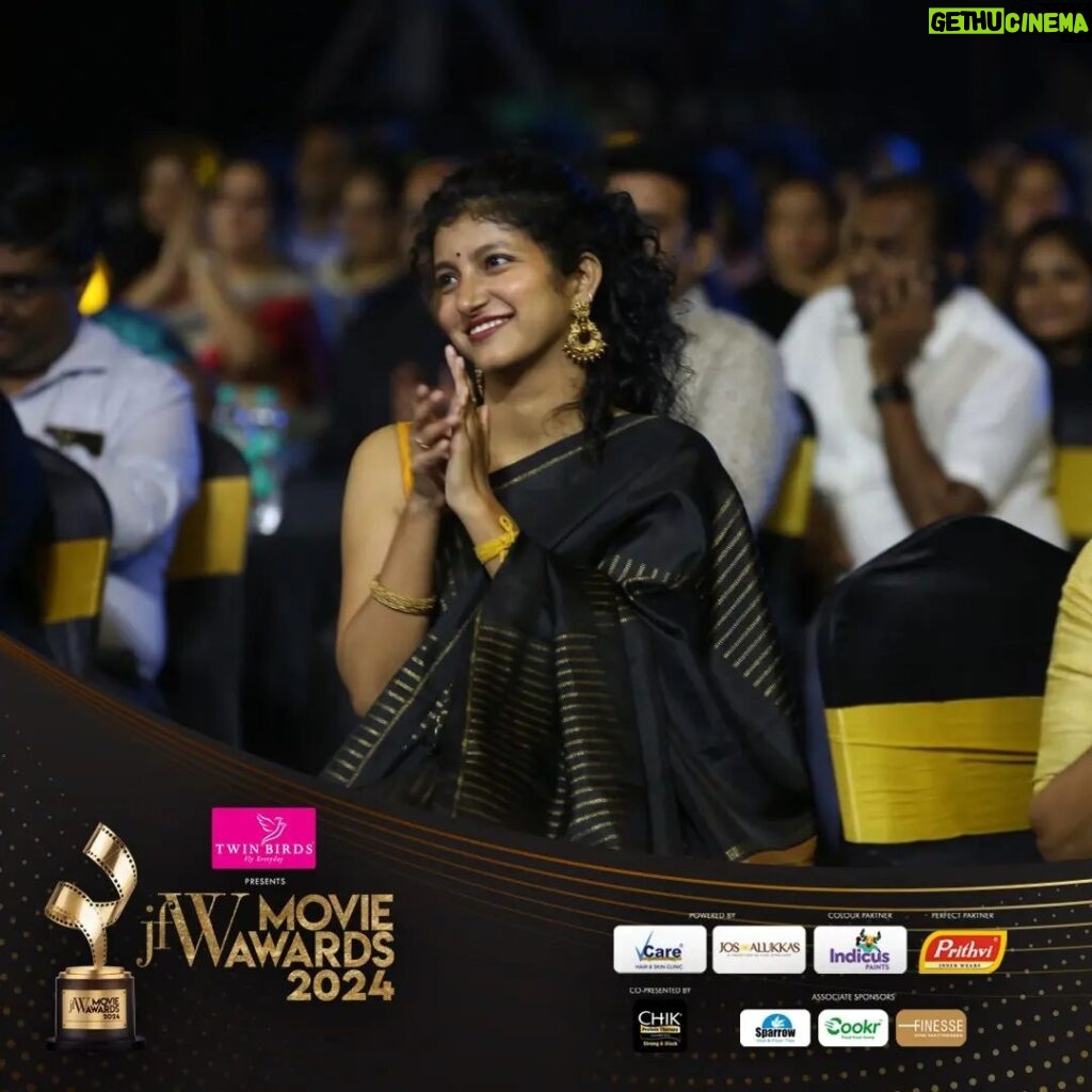 Meetha Raghunath Instagram - Meetha Raghunath in a black silk saree, paired with a bright yellow blouse was the epitome of simplicity and grace. She looked radiant and elegant, charming everyone with her colossal smile at the JFW Movie Awards 2024. Title sponsor- @twinbirdsonline Powered by - @vcare.clinics @josalukkas Perfect partner- @prithviindia Colour partner - @indicus.in Co-presented by - @chik_india Associate sponsors - @sparrow.tiles @cookr.india @finessemattressofficial #jfw #jfwmovieawards2024 #jfwawards #jfwmovieawards #jfwawards2024 #meetharaghunath #goodnight #tamilactress #tamilcinema