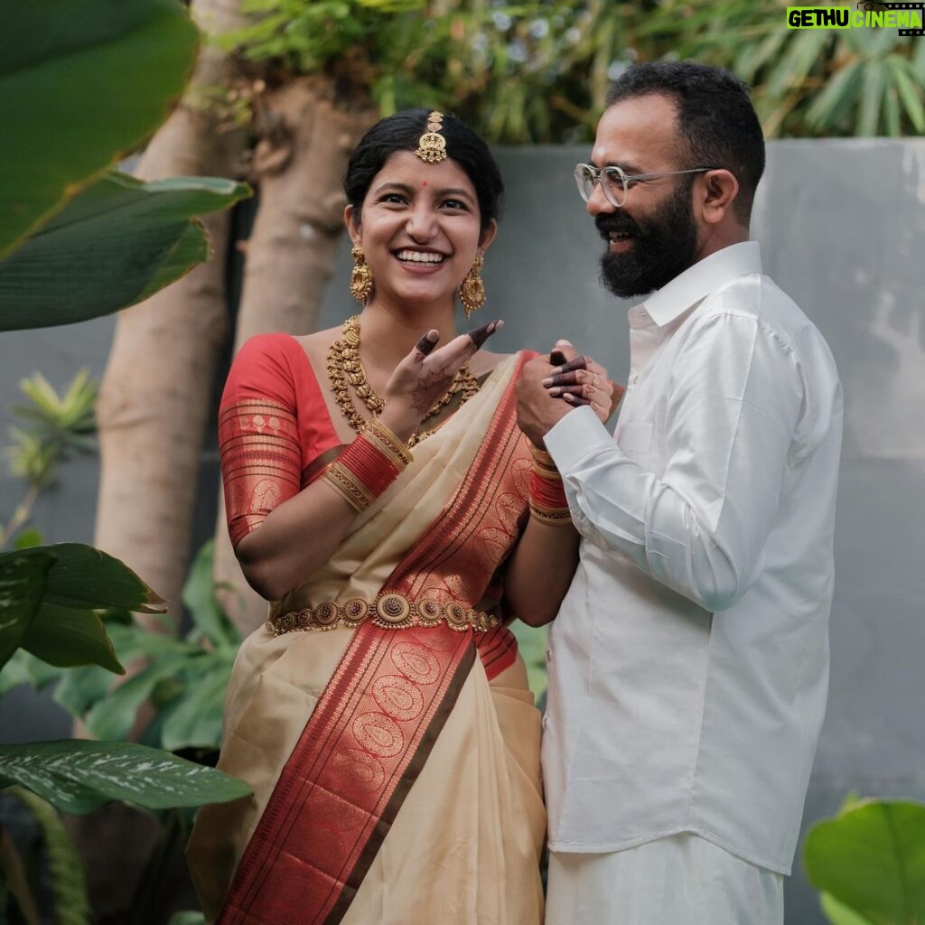 Meetha Raghunath Instagram - My whole heart ♥️ @vasanthphotography @weddingsbyvasanth