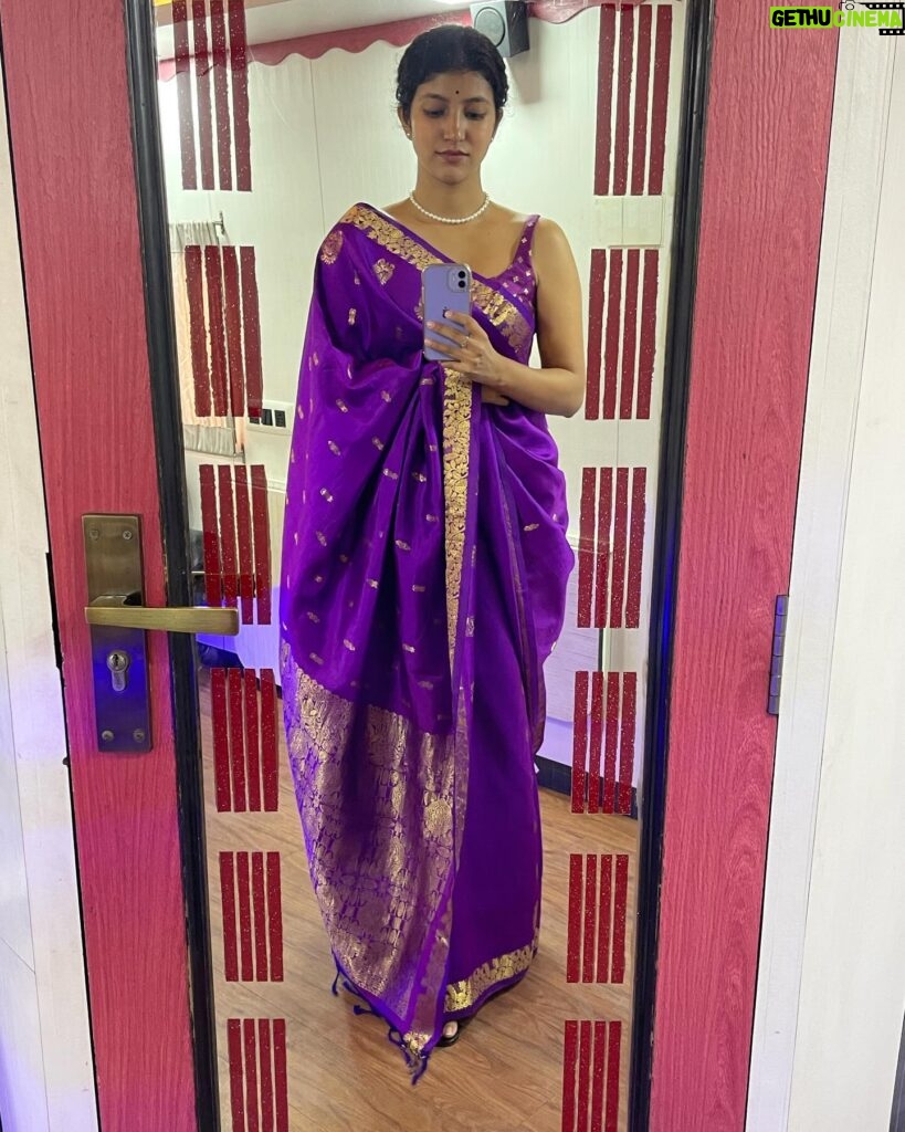 Meetha Raghunath Instagram - It was wear your grandmother’s saree to work day 💜 Ft. @purvaraghunath ‘s favourite song that I have now appropriated as my own new favourite song :p