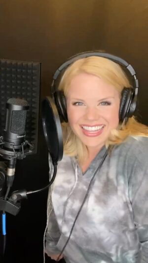 Megan Hilty Instagram - Snow White’s still got it! 🐦 #Shrek