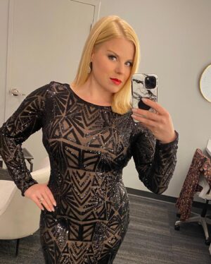 Megan Hilty Instagram - Night 1 of 5 sold out shows at @the.cabaret! Let’s do this Indianapolis! ✨💃🏼