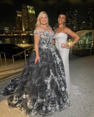 Megan Hilty Instagram - San Siego! What a magical night. Thank you so much to everyone who came out this weekend and every single person involved who made this possible. Endless gratitude!